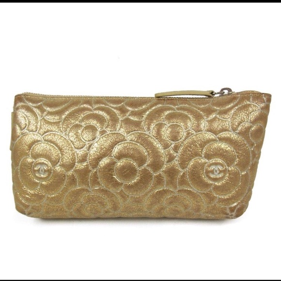 CHANEL 💯% authentic camellia shiny leather pouch - Picture 5 of 8